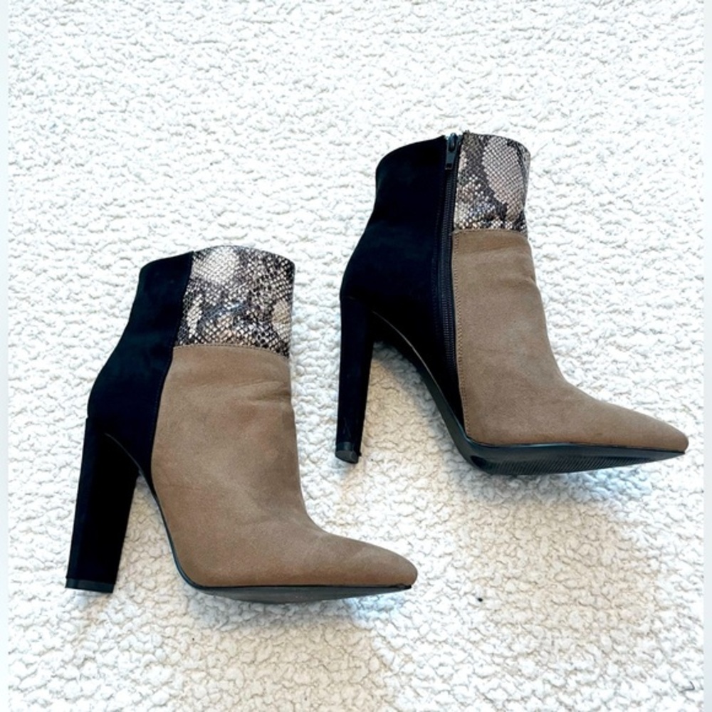 HP 🎉 🆕 Snakeskin Front Black Booty Heels | Size 8 - Picture 3 of 5